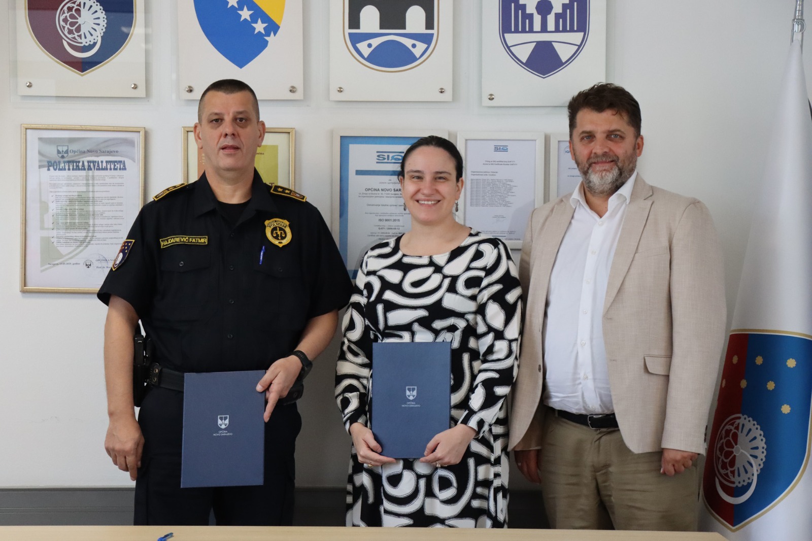 Općina Novo Sarajevo nastavlja s podrškom Policijskoj upravi Novo Sarajevo: Izdvojenasredstva za nabavku uniformi za policijske službenike