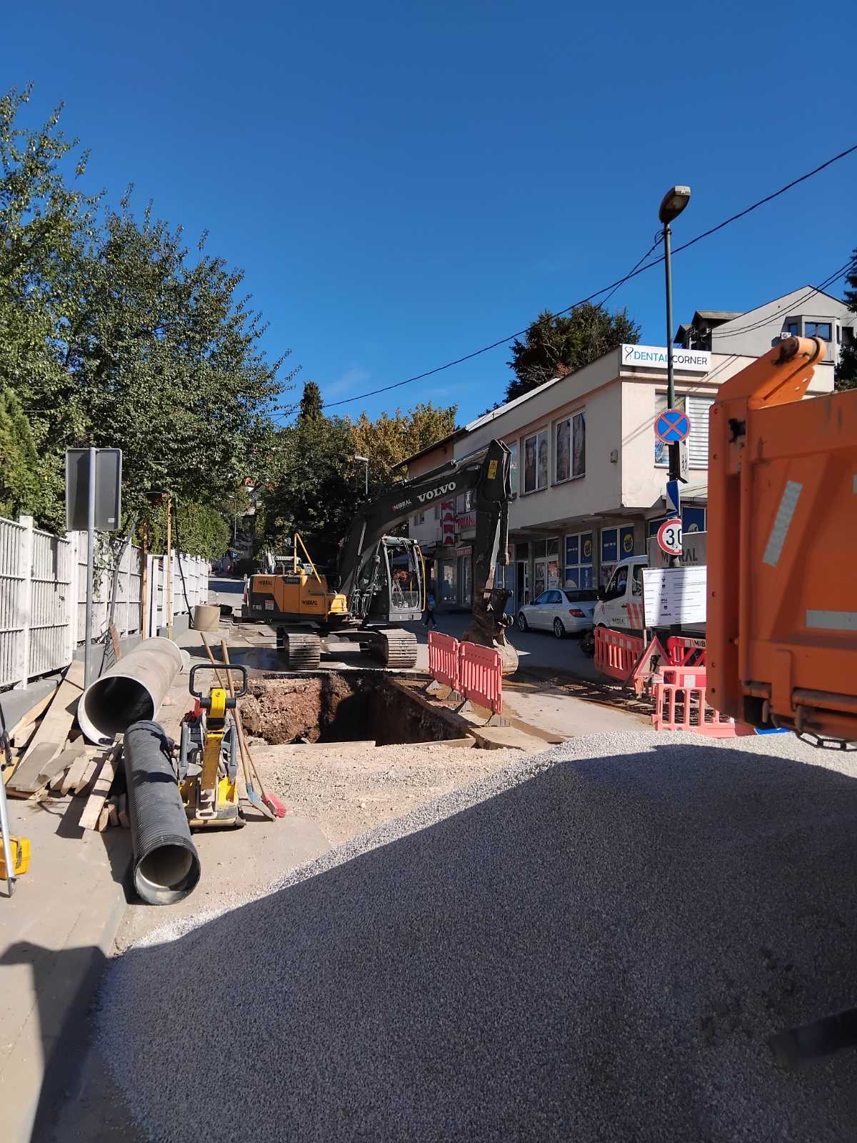 REKONSTRUKCIJA VODOVODNE I KANALIZACIONE MREŽE U ULICI HUMSKA