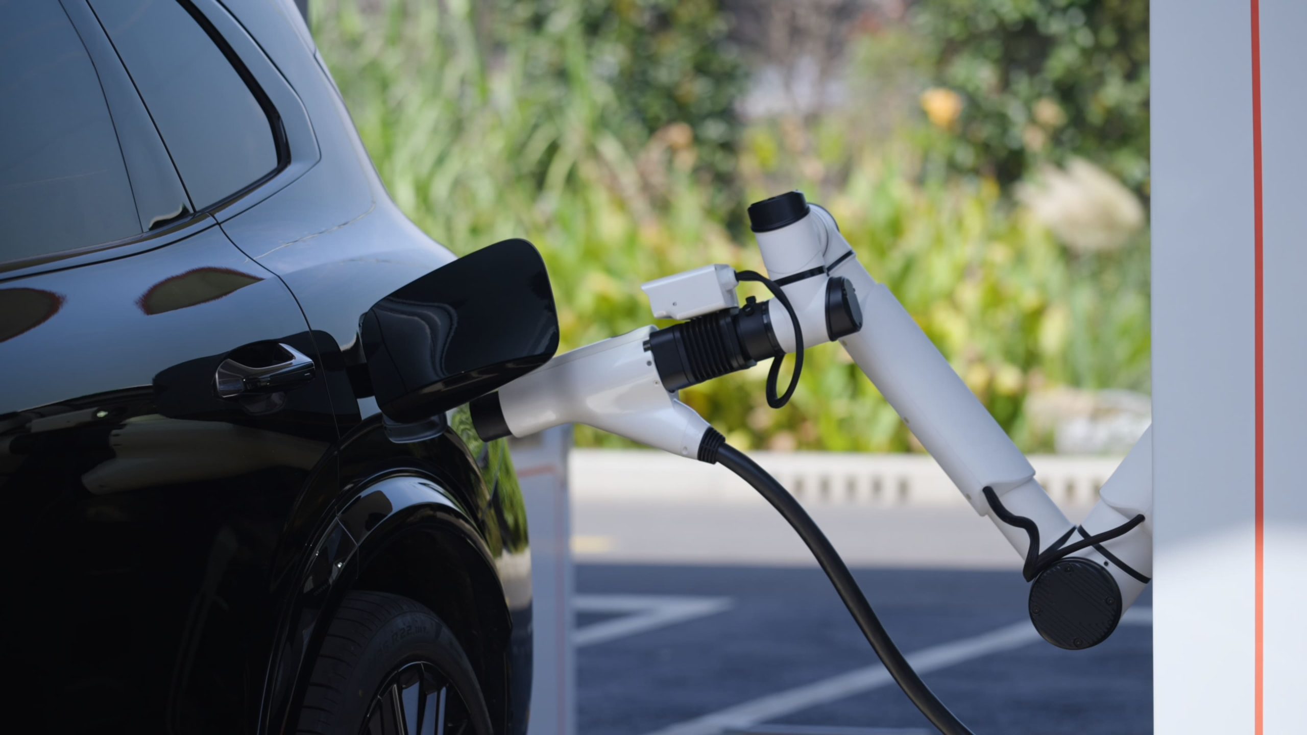 Geely Auto Group predstavlja ultrabrzo punjenje Geely Smart Charging pokretano vještačkom intelegencijom